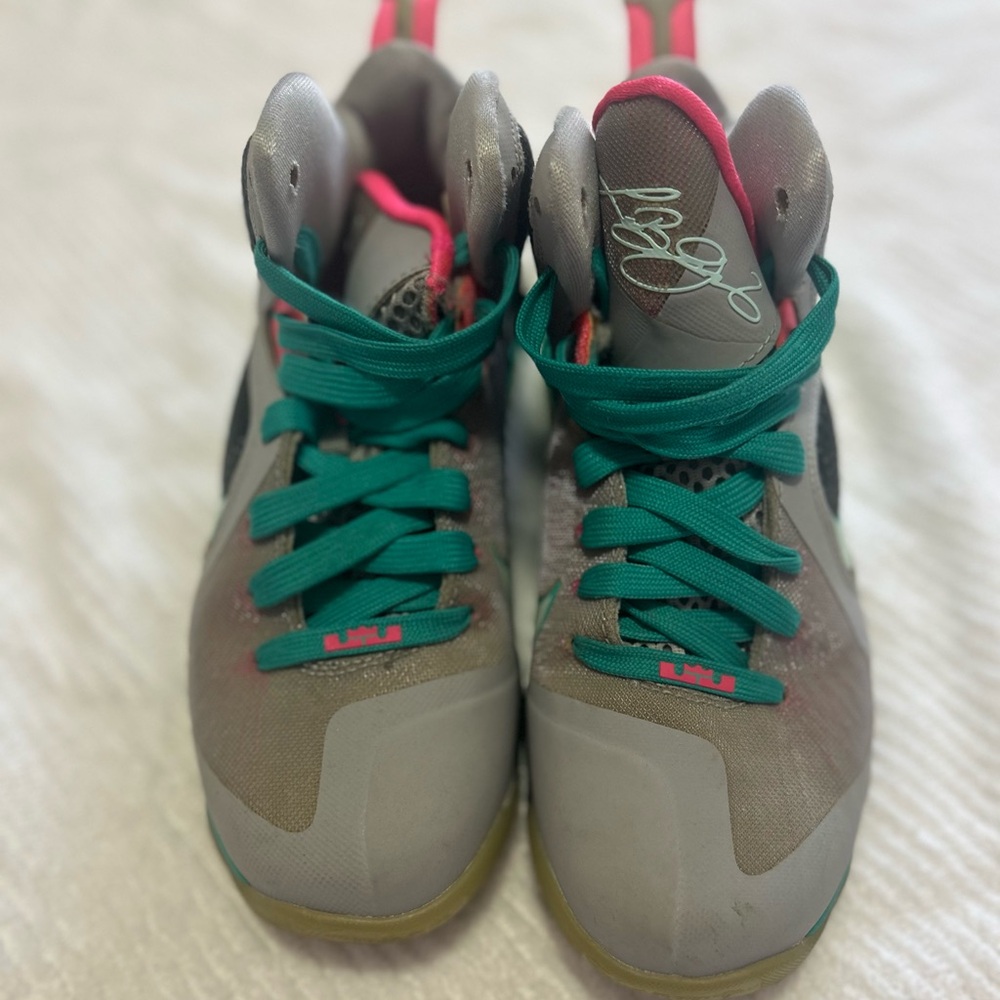 Nike Lebron 9 grey basketball shoes